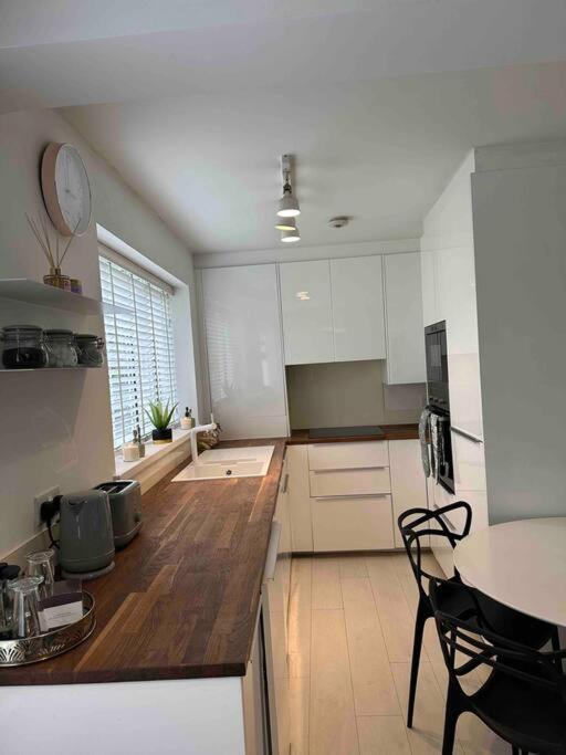 Chetwynd Paradise Apartment London Exterior photo